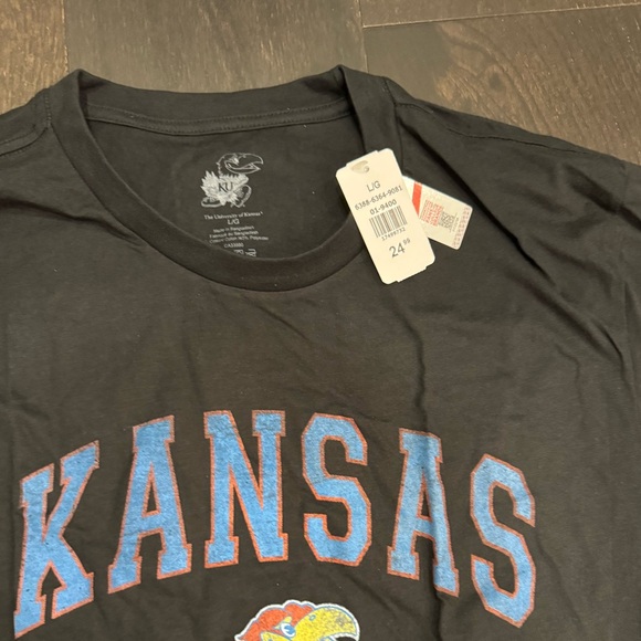 Brand new graphic tee - Picture 4 of 5